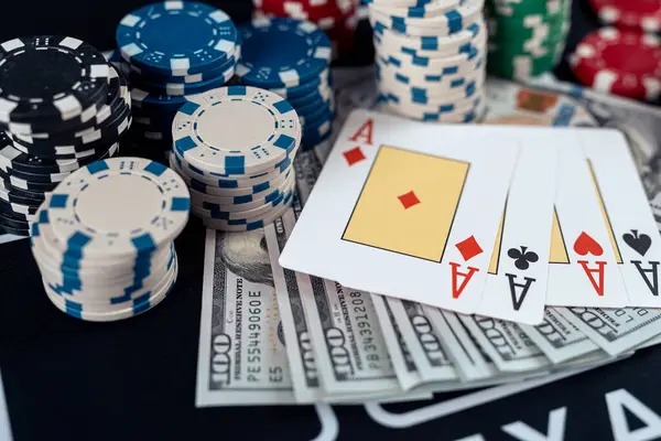 jualtoto app interface showing sportsbook and live-casino sections